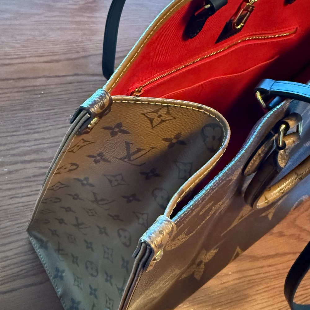 Louis Vuitton GM Monogram On The Go Tote Bag - Picture 11 of 16